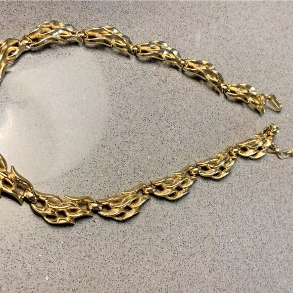 RARE VINTAGE SIGNED CROWN TRIFARI GOLDTONE 16 3/4" NECKLACE EXCELLENT CONDITION - Picture 15 of 16